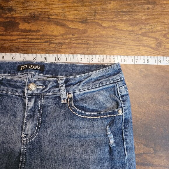 ZCO Jeans Size 11 Capri Mid Rise Embroidered Button Flap Pockets Stretch Denim - Picture 6 of 11